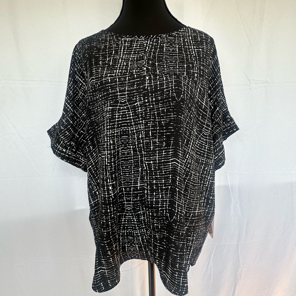 Forever 21 Black and White Women's Top
